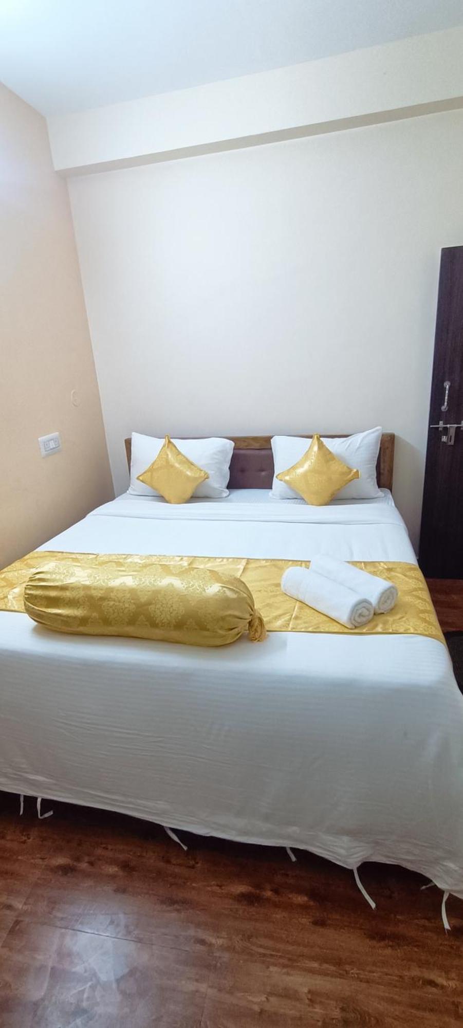 Hotel Vip Prime Purî Extérieur photo