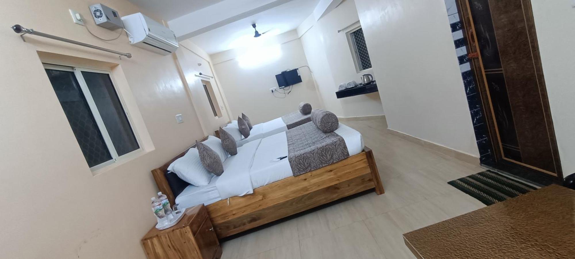 Hotel Vip Prime Purî Extérieur photo