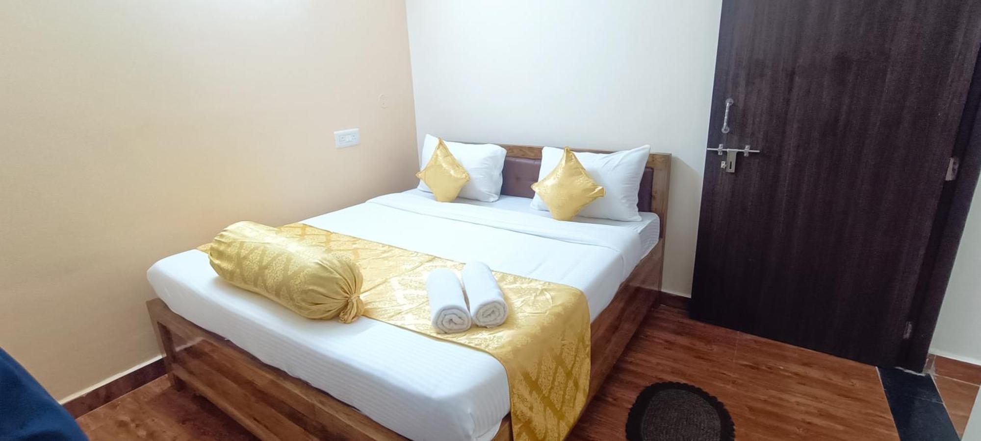 Hotel Vip Prime Purî Extérieur photo