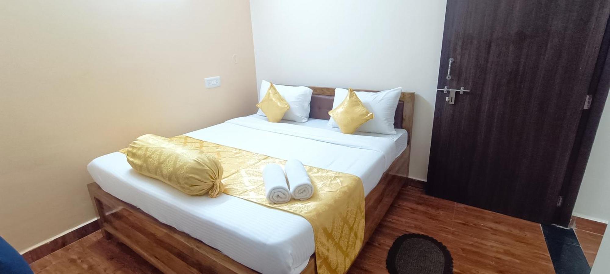 Hotel Vip Prime Purî Extérieur photo