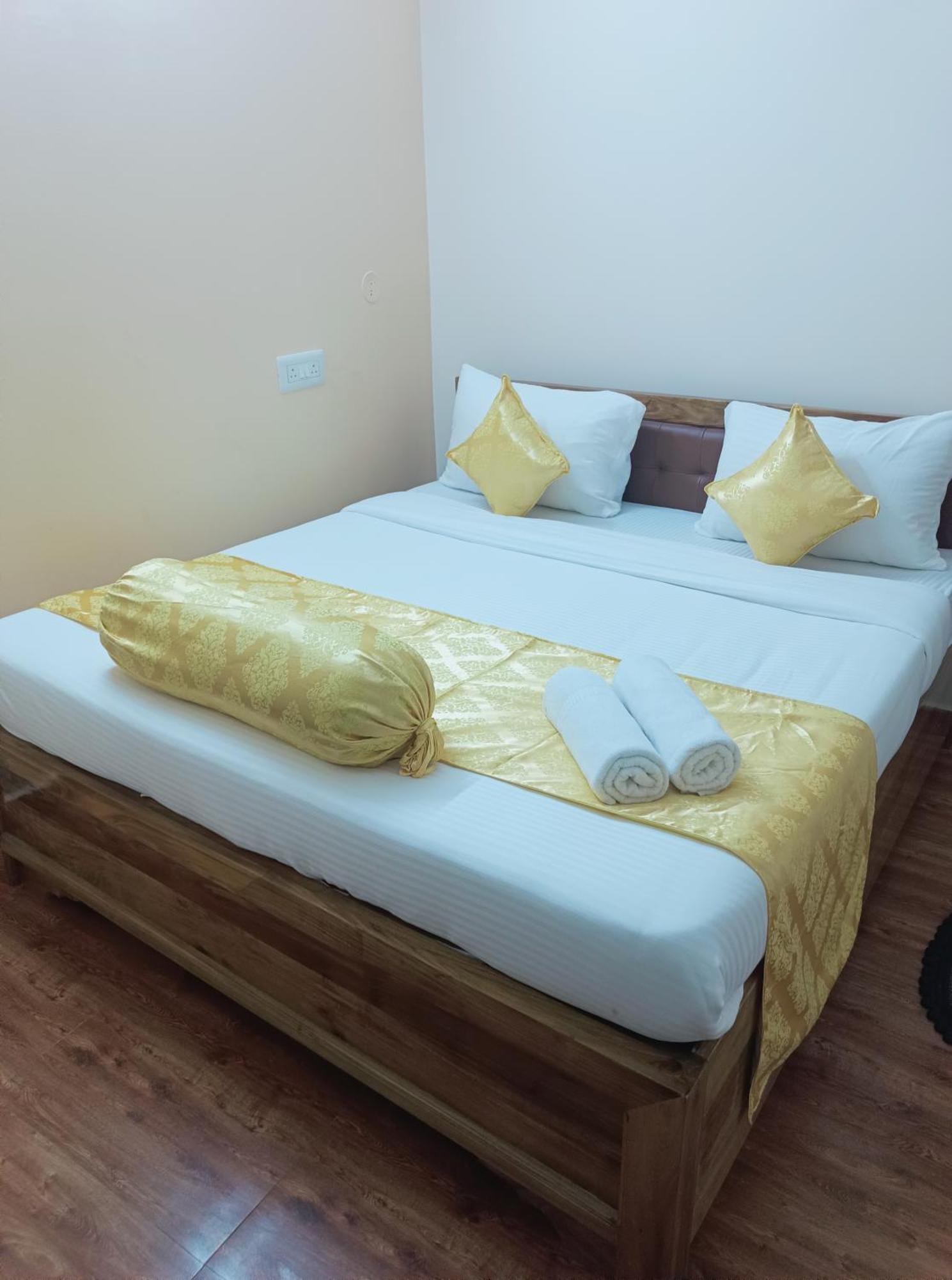 Hotel Vip Prime Purî Extérieur photo