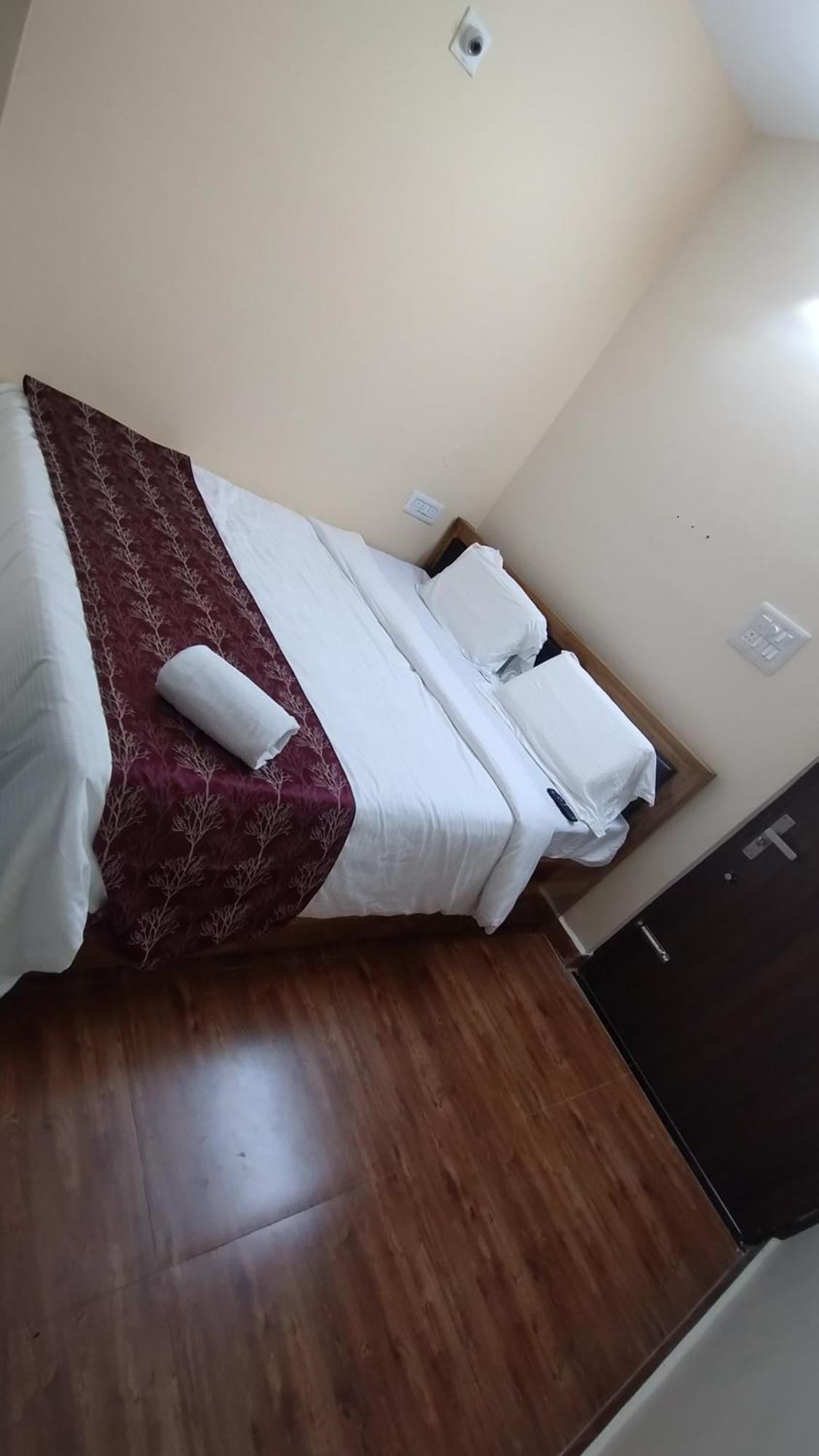 Hotel Vip Prime Purî Extérieur photo